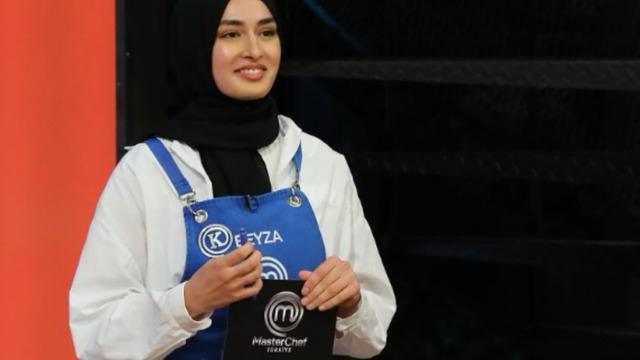 Türkiye'de yaşayacaktı! MasterChef Beyza Fransa'ya döndü çiçeklerle karşılandı! Kız kardeşini ilk kez gösterdi...