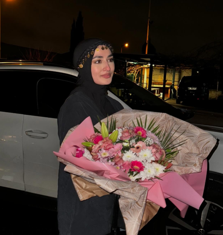 Türkiye'de yaşayacaktı! MasterChef Beyza Fransa'ya döndü çiçeklerle karşılandı! Kız kardeşini ilk kez gösterdi... G2