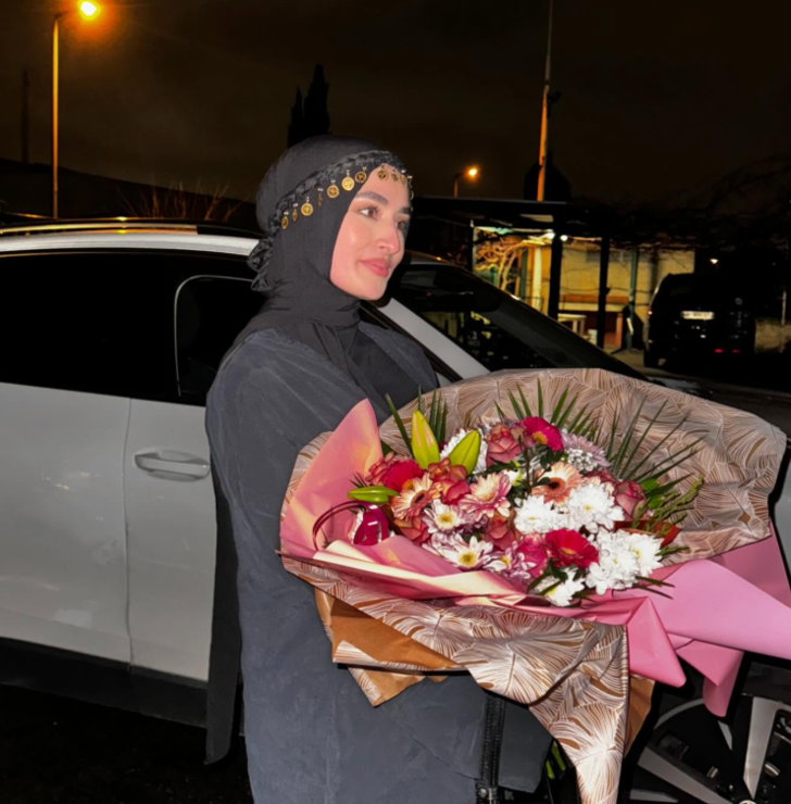 Türkiye'de yaşayacaktı! MasterChef Beyza Fransa'ya döndü çiçeklerle karşılandı! Kız kardeşini ilk kez gösterdi... G5