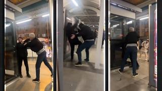 Metro istasyonu ringe döndü! Sosyal medya o anları konuşuyor... Omuz attın kavgası kamerada