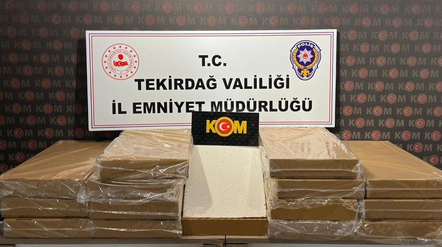 Tekirdağ'da otomobilde 75 bin makaron ele geçirildi