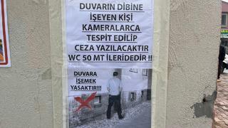 İdrar meselesi mahkemelik edebilir! 'Kibar Feyzo' filminden çıkmış gibi... 'Duvarlar tuvalet değildir' mesajlı afiş görenleri şaşırttı