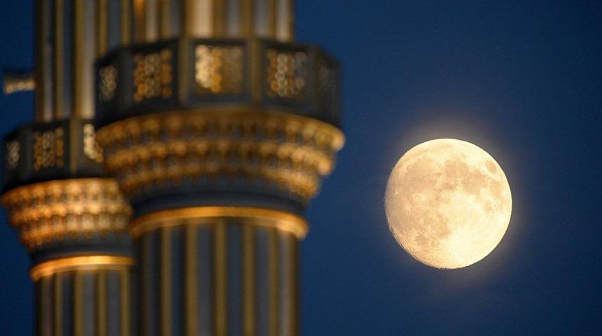 Tacikistan yönetimi ülkedeki camilerin yarısını kapattı