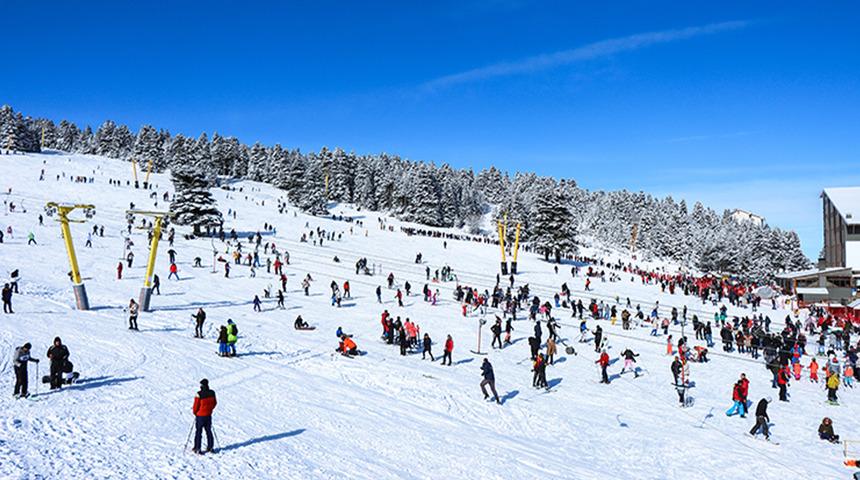 Kar kalınlığı rekor kırıyor! Türkiye'deki kayak merkezlerinde kar kalınlığı neredeyse insan boyutuna ulaştı