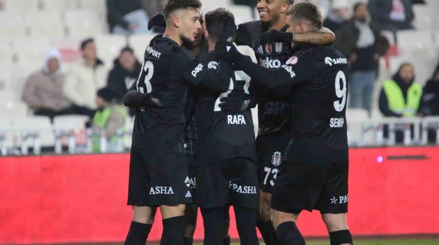 Beşiktaş, aradığı morali Türkiye Kupası'nda buldu! Sivas'ta hanesine 3 puanı yazdırdı
