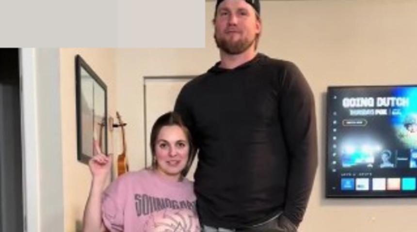 Bu sefer sosyal medyanın  konusu yaş değil boy farkı oldu! "Herkes aynı uygunsuz soruyu soruyor"