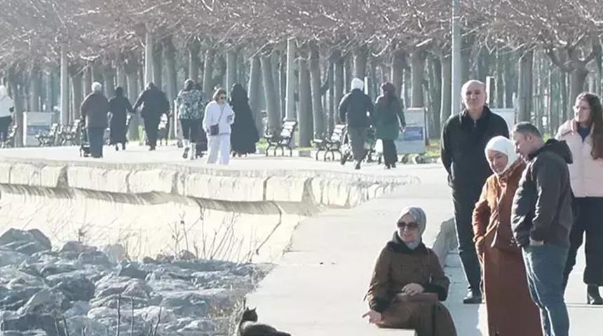 Güzel havayı gören sahillere akın etti! 'Böyle güzel bir gün ocak ayında bulunmaz'