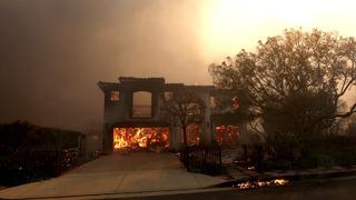 Ünlü isim 5 milyon dolara satın almıştı! California'daki yangında 4.000 metrekarelik ev küle döndü