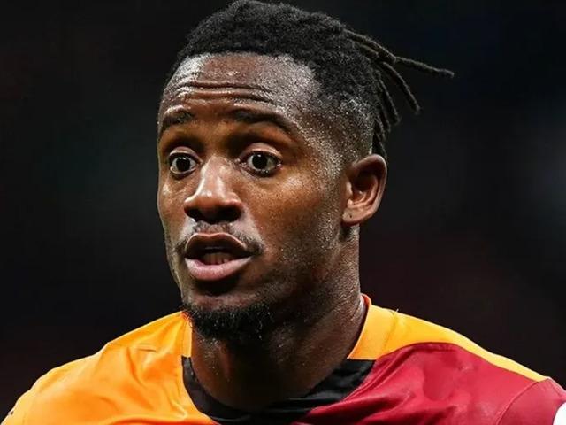 Michy Batshuayi penaltı kaçırdı