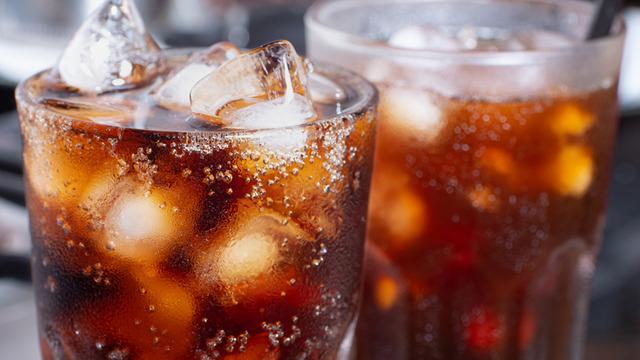 Maaşlara zam geldi etiketler değişmeye başladı... Kola, meyve suyu, gazoz, soğuk çaya varana kadar yüzde 25'e yakın fiyat değişimi