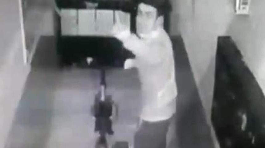 Bisikleti çaldı, güvenlik kamerasına el salladı