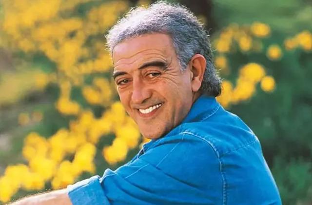 Usta sanatçı Edip Akbayram hastaneye kaldırıldı: Entübe edildi