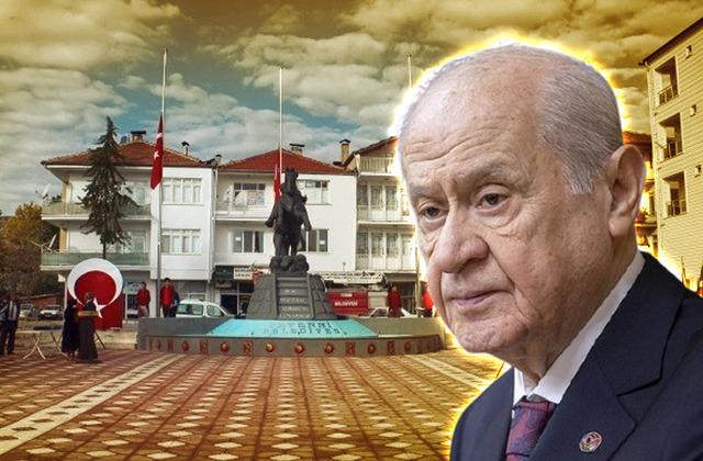 Zafer Partili Tefenni  Belediyesi Devlet Bahçeli'nin adını sildi