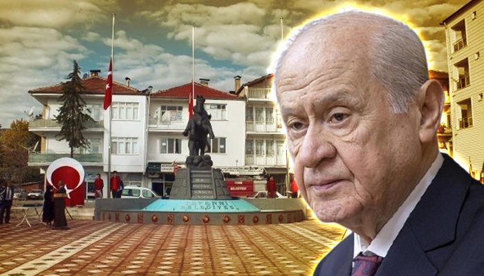 Zafer Partili Tefenni  Belediyesi Devlet Bahçeli'nin adını sildi