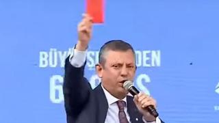 Özel Büyük sürpriz yapacağız diyerek duyurmuştu! 'Kırmızı kartlı' erken seçim mesajı sosyal medyada olay oldu
