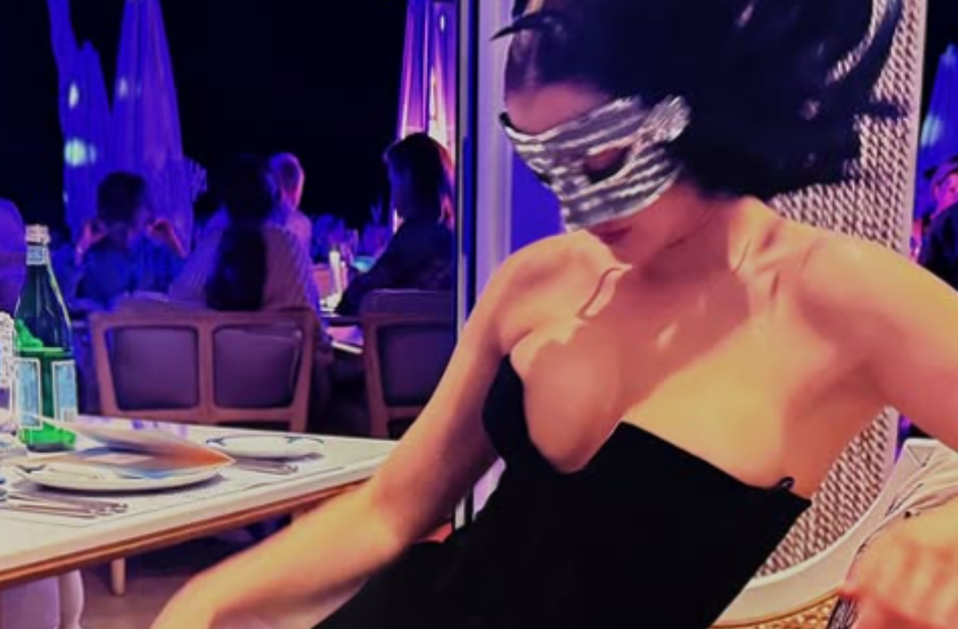 Burcu &Ouml;zberk Dubai tatilinden pozlarını paylaştı herkes hayran kaldı! 'T&uuml;rkiye'nin en g&uuml;zel kadını...'