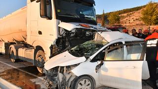 Adıyaman'da feci kaza! Yakıt tankeri ile otomobilin çarpıştı: 4 kişi öldü, 4 kişi yaralandı