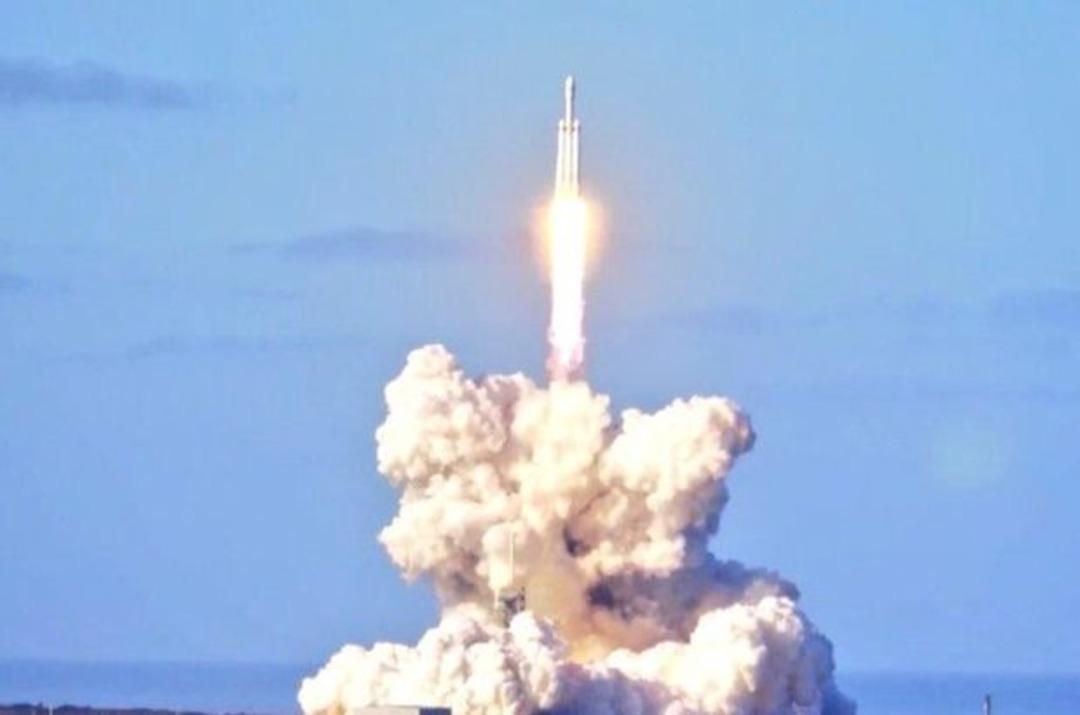 Elon Musk'dan tarihi şov! &Ccedil;arpıcı fotoğraflar