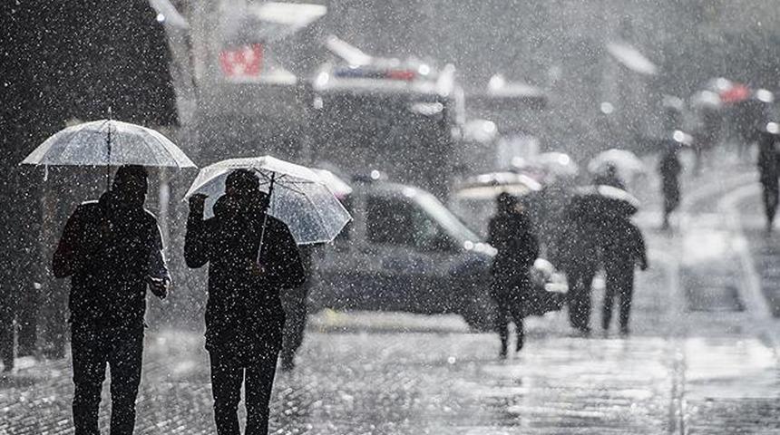 AKOM'dan İstanbullulara uyarı! Bahar havası, yerini soğuk ve yağışlı havaya bırakacak... Hafta sonu başlıyor