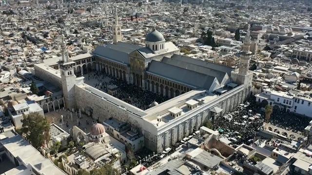 Şam'da Emevi Camii'nde izdiham! Ölü ve yaralılar var