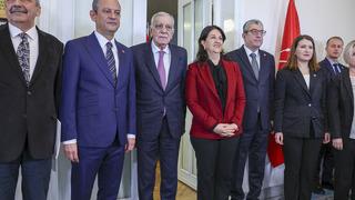 DEM, CHP'yi ziyaret etmişti! Canlı yayında duyurdu: Öcalan silah bırakma çağrısı yapacak