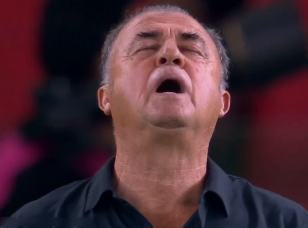 Fatih Terim&rsquo;den &ccedil;arpıcı anlar: Al Ahli ma&ccedil;ında tepkisi g&uuml;ndem oldu! 