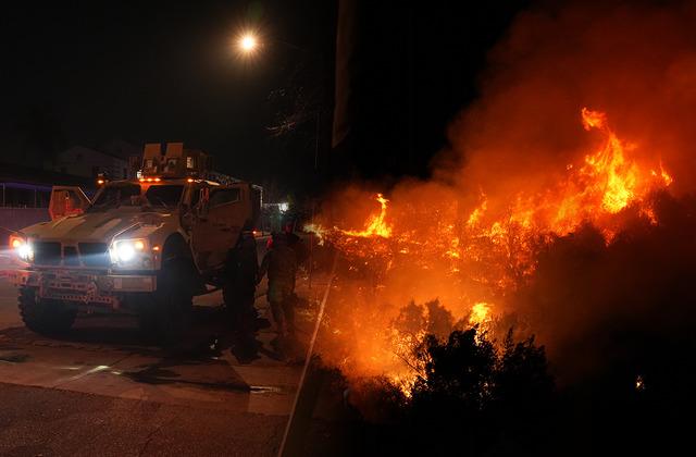 Los Angeles'ta yangın felaketi! Yasak kararları peş peşe duyuruldu