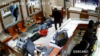 Safranbolu'da kar maskeli ve silahlı 3 kişi kuyumcu soydu! Kilolarca altın çalan soyguncular için özel harekat polisi devrede