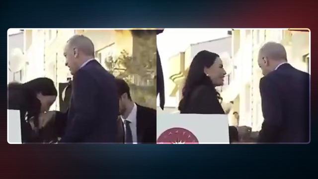 Erdoğan'ın elini öptü 200 TL harçlık aldı