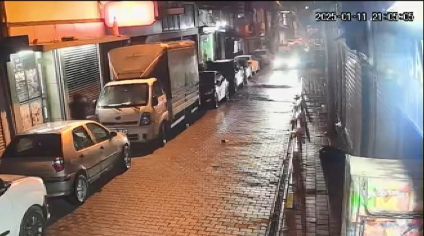 Fatih'te çamaşırhaneye silahlı saldırı! Kasklı 4 kişi kurşun yağdırdı: 2 yaralı 