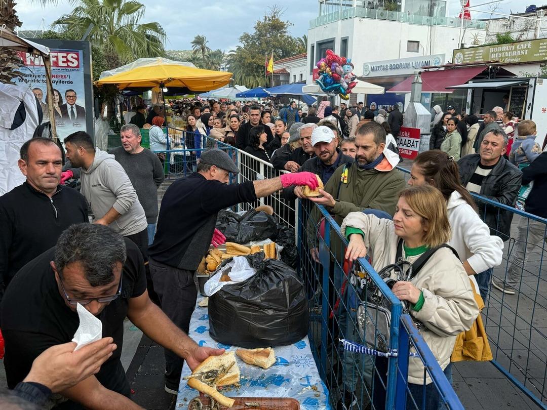 BODRUM’DA-HAMSI-FESTIVALINDE-3-TON-HAMSI_512573_151708