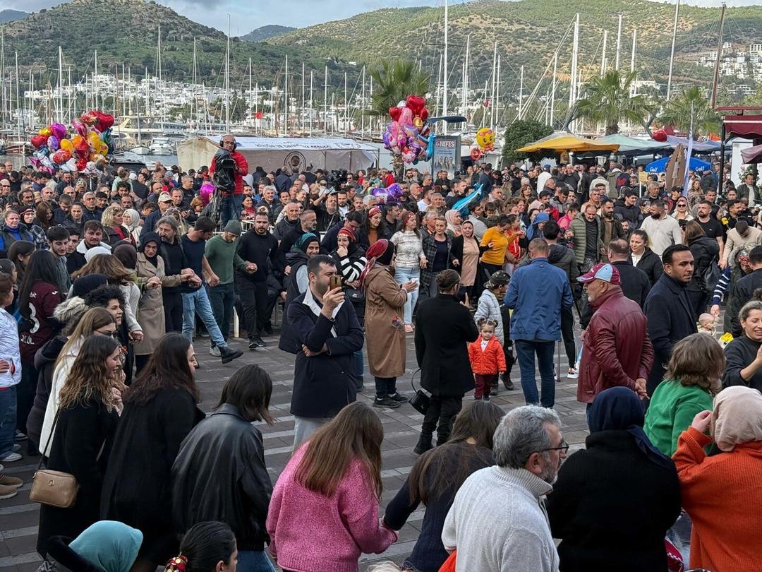 BODRUM’DA-HAMSI-FESTIVALINDE-3-TON-HAMSI_512574_151708