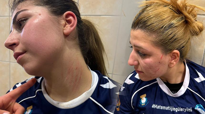 Yenilmeyi hazmedemediler! Bingöl'de skandal olay... 100 kişi sahaya indi, kadın hentbol takımının oyuncularına saldırdı