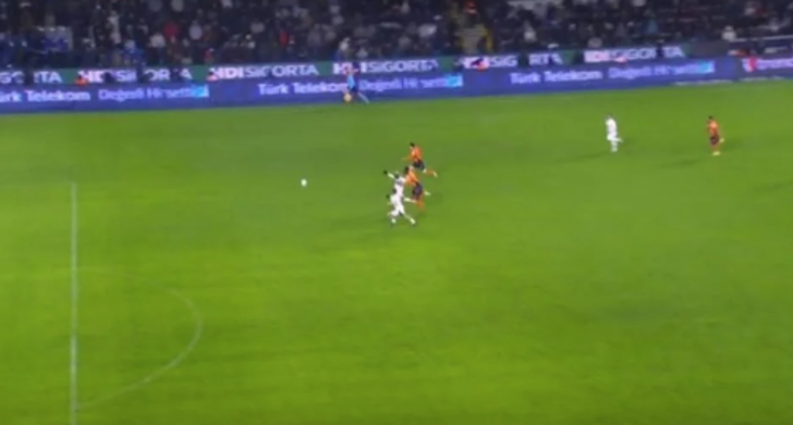 Herkes Başakşehir-Galatasaray maçının hakemi Atilla Karaoğlan'ın kararlarını konuşuyor! Eski hakemler pozisyonları bir bir açıkladı: 2 kırmızı kart, 1 penaltıyı atladı G2