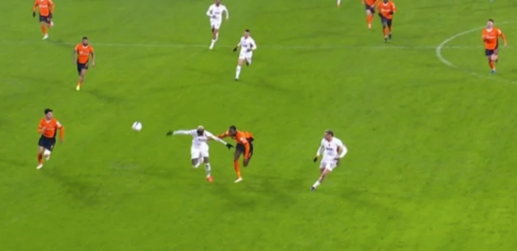 Herkes Başakşehir-Galatasaray maçının hakemi Atilla Karaoğlan'ın kararlarını konuşuyor! Eski hakemler pozisyonları bir bir açıkladı: 2 kırmızı kart, 1 penaltıyı atladı G3