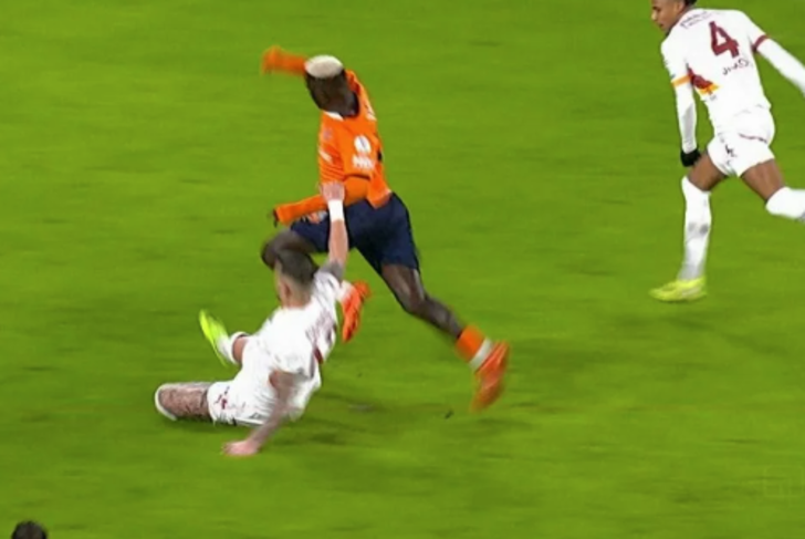 Herkes Başakşehir-Galatasaray maçının hakemi Atilla Karaoğlan'ın kararlarını konuşuyor! Eski hakemler pozisyonları bir bir açıkladı: 2 kırmızı kart, 1 penaltıyı atladı G5