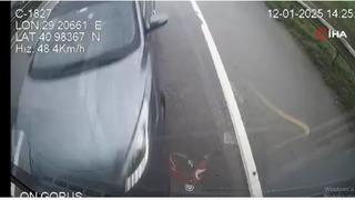 Sancaktepe'de feci kaza: Karşı şeritten gelen araç İETT otobüsüne çarptı!