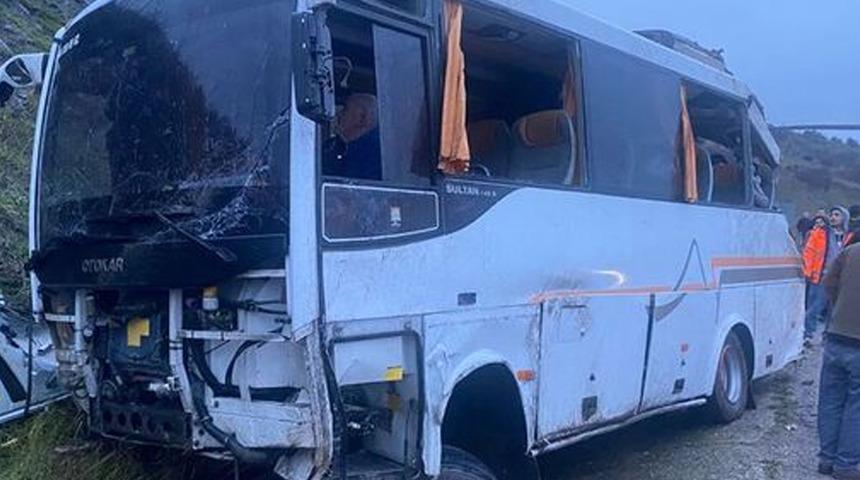 Balıkesir'de işçi servisi devrildi! Çok sayıda yaralı var