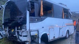 Balıkesir'de işçi servisi devrildi! Çok sayıda yaralı var