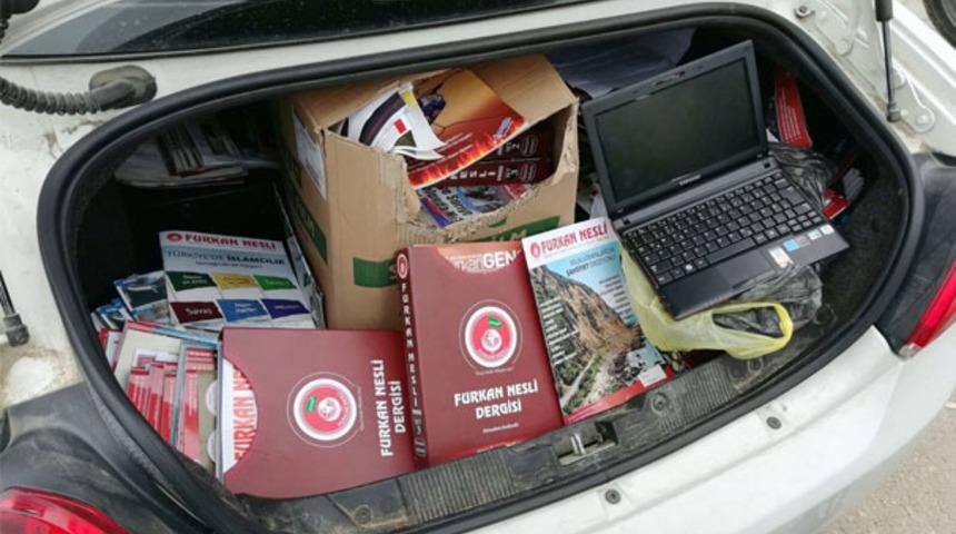 Furkan Vakfı'ndan eşya kaçırırken yakalandı