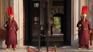 Topkapı Sarayı'nda Osmanlı ruhu: 'Silahtar' kıyafetli jandarma nöbette!