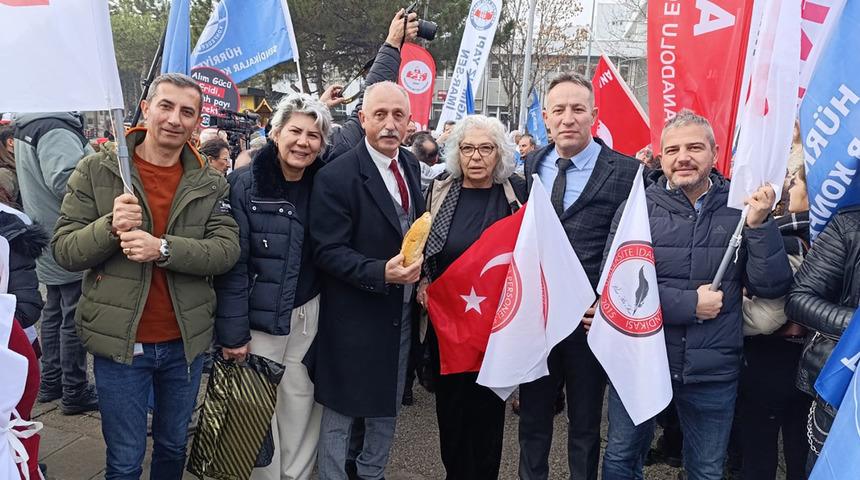 Ülke genelinde iş bırakıp bakanlık önünde eylem yaptılar! İşte memurların talebi