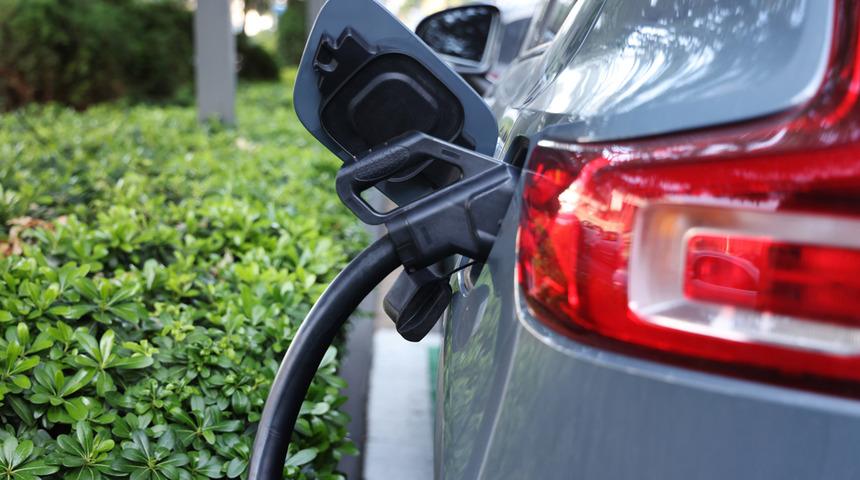 Tüm Dünya'da elektrikli otomobiller satılıyorken o bölgede ilgi yok! Çin'de resmen kapış kapış gitti: Satışlarda 'patlama' yaşandı...