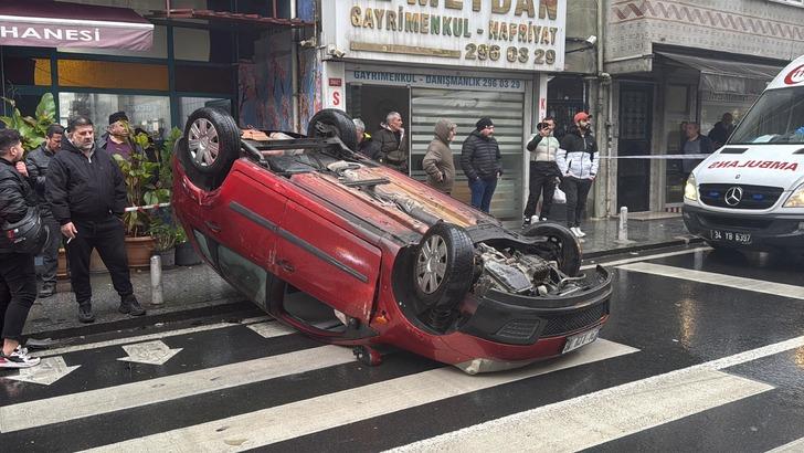Direksiyon hakimiyetini kaybetti... Park halindeki araçlara çarpıp takla attı! Ortalık birbirine girerken korkunç anlar kameralara yansıdı G5