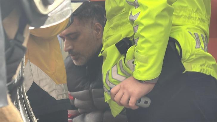 Direksiyon hakimiyetini kaybetti... Park halindeki araçlara çarpıp takla attı! Ortalık birbirine girerken korkunç anlar kameralara yansıdı G4