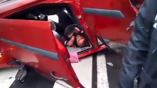 Direksiyon hakimiyetini kaybetti... Park halindeki araçlara çarpıp takla attı! Ortalık birbirine girerken korkunç anlar kameralara yansıdı