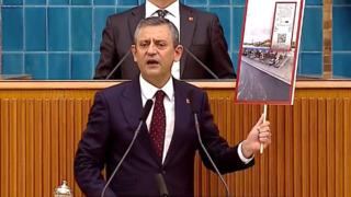 Aziz İhsan Aktaş hakkında Apar topar madde eklediler iddiası! Özgür Özel siyasi kumpas deyip sert konuştu: Belediyeden alamadığı izni AK Parti'den aldı