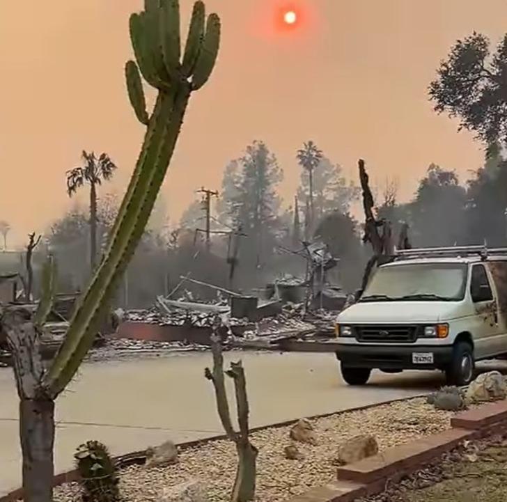 Herkes kaçarken o bile isteye yangına gitti! YouTuber elektrikli bisikletiyle yangın bölgesini gösterdi: "Kıyamet sahnesi gibi" G4