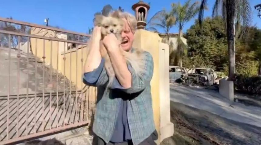 Los Angeles'taki orman yangınlarından sonra evine döndüğünde keşfettiği şey karşısında gözyaşlarına boğuldu