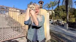 Los Angeles'taki orman yangınlarından sonra evine döndüğünde keşfettiği şey karşısında gözyaşlarına boğuldu